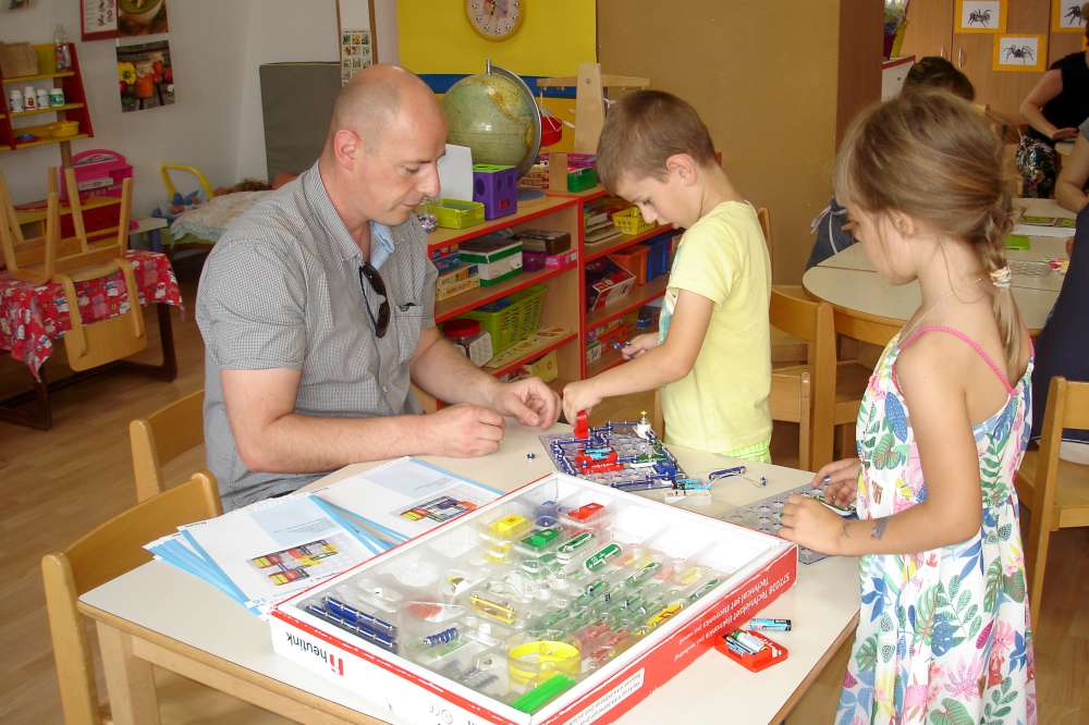 Uspješna provedba Igraonica za potencijalno darovitu djecu proslavljena druženjem s roditeljima - slika broj: 1