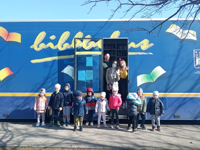 Posjet Bibliobusa našem vrtiću - slika broj: 1