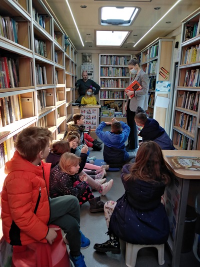 Posjet Bibliobusa našem vrtiću - slika broj: 8