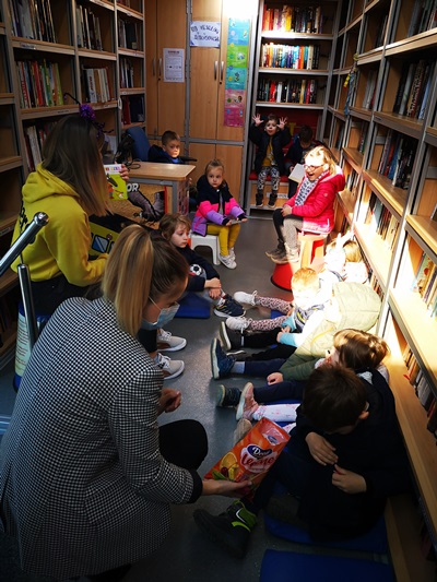 Posjet Bibliobusa našem vrtiću - slika broj: 9