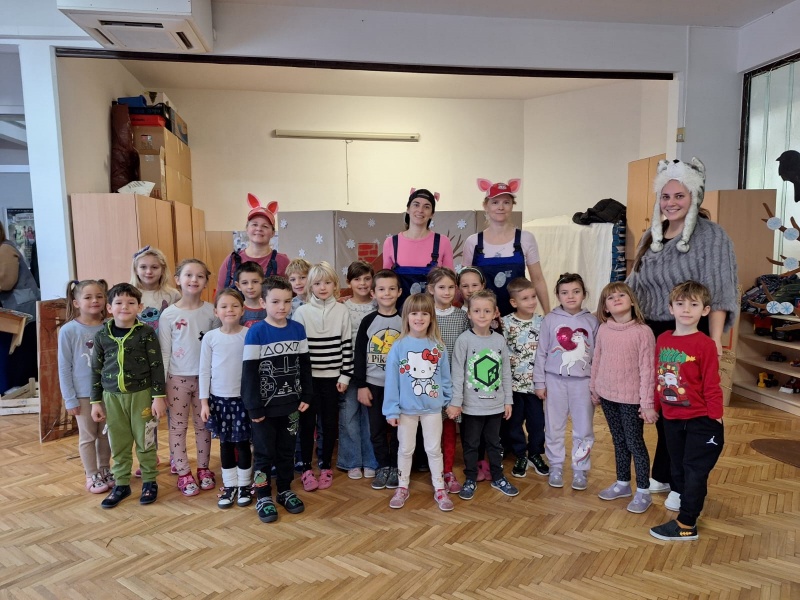 VUK I TRI PRAŠČIĆA - slika broj: 4