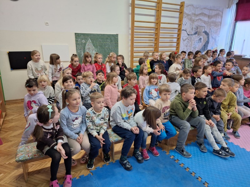 VUK I TRI PRAŠČIĆA - slika broj: 5