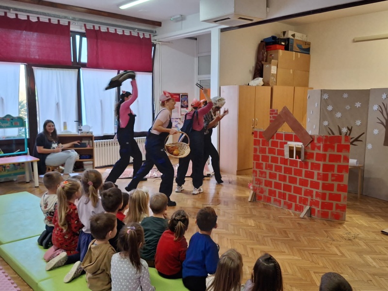 VUK I TRI PRAŠČIĆA - slika broj: 6